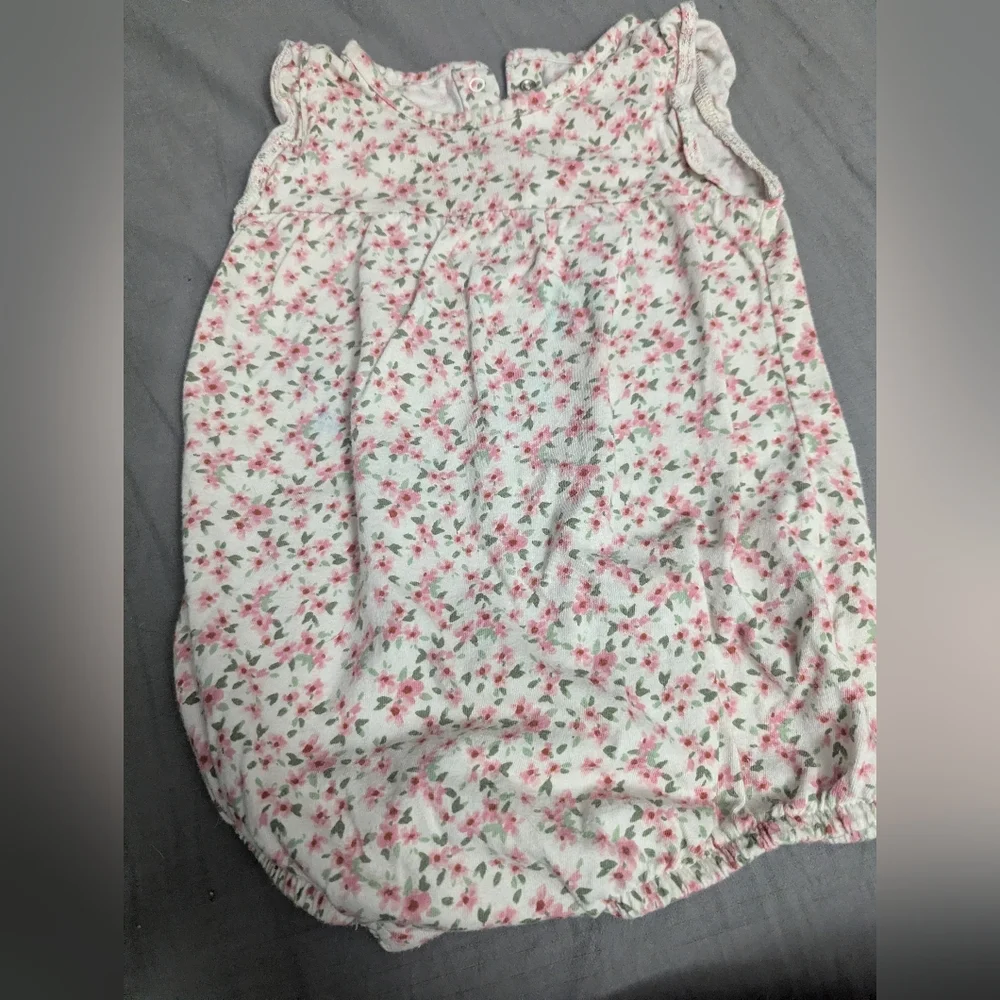 Old Navy Floral Baby Romper 18-24m Snap Closures Spring Infant EUC Little Girl